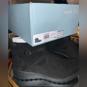 NIB LifeStride Gates Ankle Bootie Black Wide Width 11W BZEES Air Step Comfort